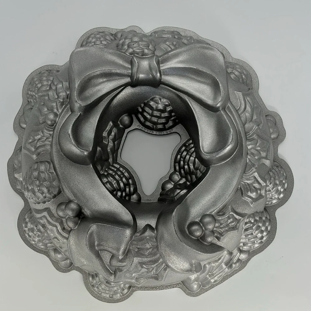 Nordic Ware Wreath Bundt Cake Pan
